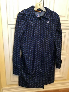 Regenmantel Neu mit Etikett bezaubernd Damen K-Way lang Kapuze verstaubar schwarz mit blauen Tupfen - Bild 1 von 11