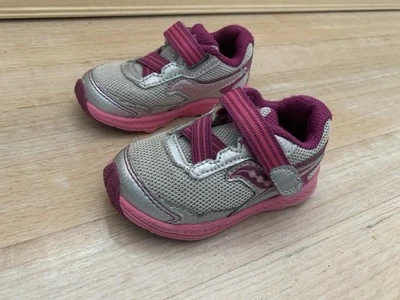 Кроссовки беговые Saucony Ride 10 для малышей/малышей размер 5 серебристые, розовые - Изображение 1 из 4