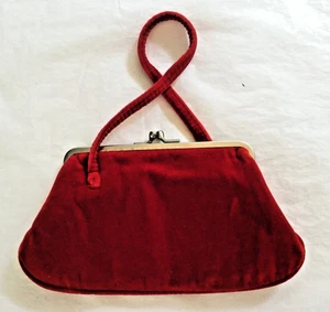 VINTAGE PURSE CHRISTMAS RED MADE BY THE LIMITED SNAP SHUT SIZE 8.5" X 5" - Picture 1 of 4