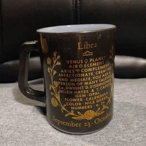 Taza de café LIBRA Zodiac Astrology FEDERAL Vintage MCM Milkglass negra y dorada - Imagen 1 de 7