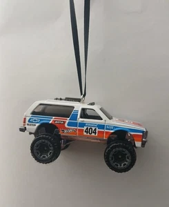 Chevy Blazer 4x4 Christmas Car Ornament 1/64 Die-cast White - Picture 1 of 2