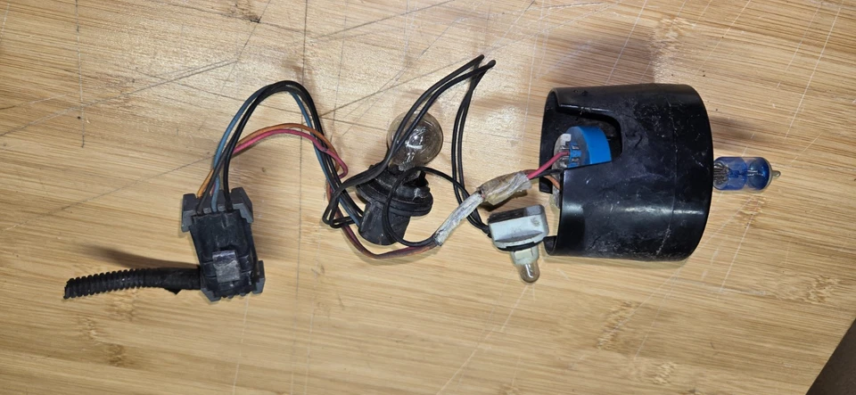 2005-2010 Chevrolet Cobalt Headlight Wiring Harness Right or Left SSB1 - Image 1 of 3