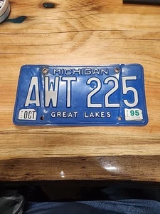 Placa de licencia de Michigan 1995 etiqueta de los Grandes Lagos # AWT 225 - Imagen 1 de 3