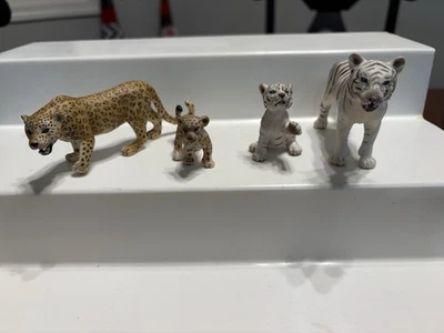 Madre guepardo y tigre blanco Schleich con cachorros Foto 1 de 4