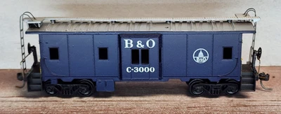 Baltimore and Ohio Railroad Blue Bay Window Caboose C3000 Athearn - Image 1 of 4