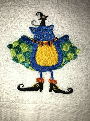 Toalla de mano de baño blanca bordada azul Halloween gato vampiro HS1470 Foto 1 de 2