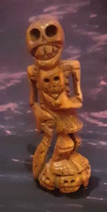 GENUINE HAND CARVED FIGURE OF AN ANCIENT HEAD HUNTER - Picture 1 of 5