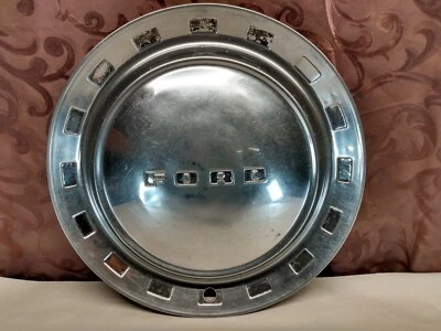 Ford Crestline 1952 Customline Mainline ~ Cubierta de rueda original tapacubos de 15" Foto 1 de 4