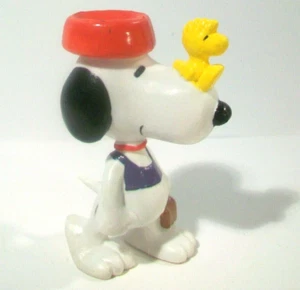 1972 PEANUTS SNOOPY WITH WOODSTOCK BOWL ON HEAD PVC FIGURE, VINTAGE - Picture 1 of 3