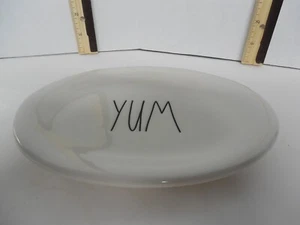 Plato ovalado Rae Dunn de Magenta "YUM" colección artesanal - Imagen 1 de 6