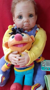 Künstlerpuppe Vinylpuppe Rebornpuppe Julia und Sockenmonster von Elly Knoops - Bild 1 von 10