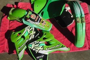 KAWASAKI KX125 BODY SET COMPLETE AND HARDWARE BOLTS 1993 - Picture 1 of 5