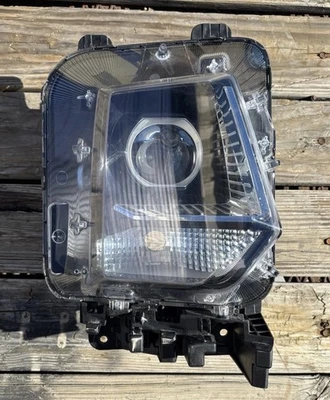 OEM 2022-2023 Hyundai Santa Cruz Headlight Passenger RH 92102-K5000 - Image 1 of 4