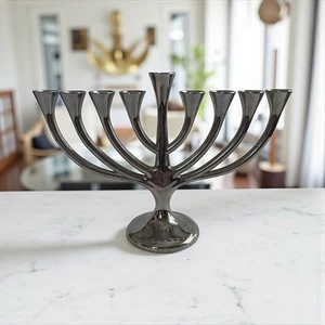Menorah moderna aerodinamica - Foto 1 di 4