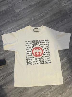 Camisa Gucci Hombre Mediana Crema Con Diseño Gráfico Negro Y Rojo Foto 1 de 4