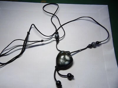 PRETTY CERAMIC HEART BLACK & WHITE BEAD NECKLACE WITH CHINESE KNOT CLASP YGR4429 - Image 1 of 4