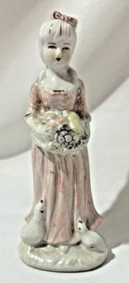 Estatuilla femenina oriental pintada a mano de porcelana bonita en estatua rosa Foto 1 de 4