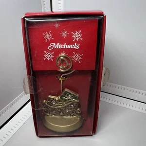 Weihnachten Metall Fotohalter - goldfarben - Geschenkbox und Schlitten - verziert - Bild 1 von 4