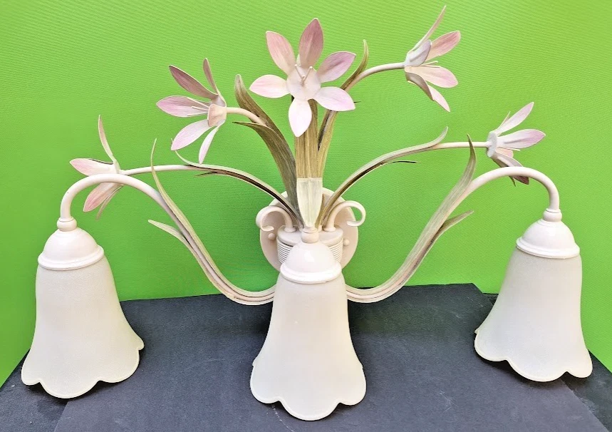 VINTAGE TOLE  FLORAL LARGE WALL SCONCE 3 LIGHTS FLOWERS & FOLIAGE frosted glass - Image 1 of 4