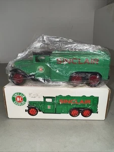 ERTL Sinclair 1930 Diamond T Tanker 4th in Series 1/34 Scale Diecast Bank 7670 - Picture 1 of 7