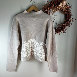 Suéter Joie Mujer Suave Cuello Alto Blanco Estampado Botánico GRANDE en Crema - Imagen 1 de 9