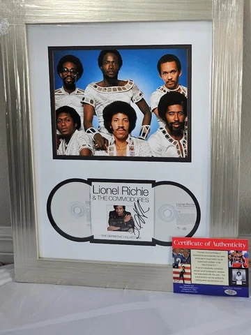 Lionel Richie & the Commadores signed The Definitive Collection CD Authenticated Cover