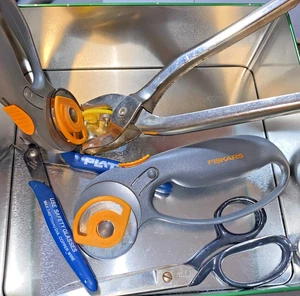 Quilter's Lot - 2 Fiskars Rotary Cutters, Plato Sheers, Dritz Snap Pliers, Wiss - Picture 1 of 19