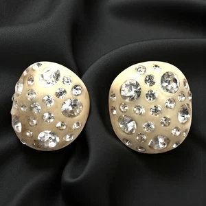 VTG Weiss Rhinestone Dome Clip-On Earrings Cream Lucite Studded Sparkle Retro - Picture 1 of 6