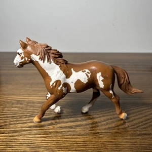 Figura animal caballo Schleich marrón y blanco PINTURA PINTO SEMENTAL 2006 - Imagen 1 de 5