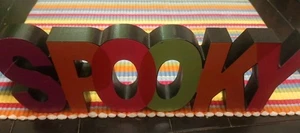 "SPOOKY" Halloween bemaltes Holz Deko Stück in mehrfarbig neu mit Etikett - Bild 1 von 2