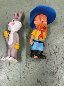 Vintage Bugs Bunny & Yosemite Sam Rubber Toy R Dakin Warner Bros. Looney Tunes - Picture 1 of 4