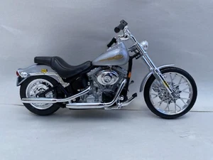 Harley Davison 2002 VRSCA V-Rod Die Cast Motorcycle - 1/18 Silver - Picture 1 of 2