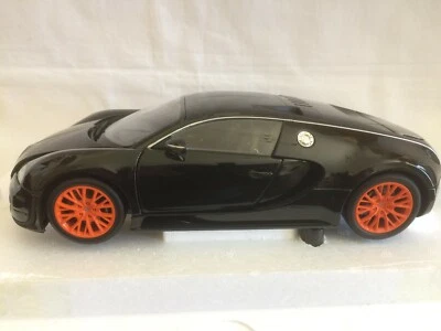 Minichamps 1.18 Scale Bugatti Veyron Super Sport (Black Metallic) 2010 / 11 - Image 1 of 4