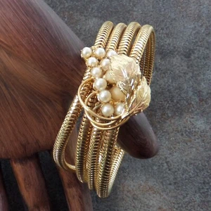 Beautiful Signed Hobe Vintage Gold Tone and Pearl Bracelet - Picture 1 of 8