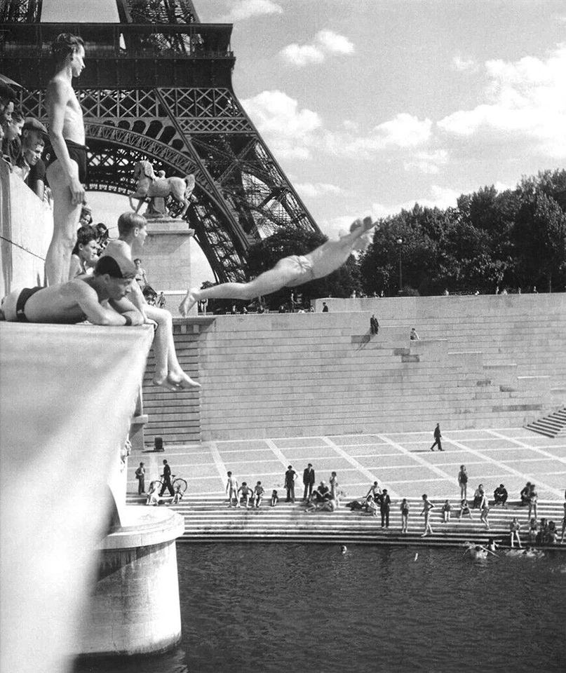Robert Doisneau The diver from the Pont d'Iena  Photo Giclee Print Fine Canvas - Image 1 of 1