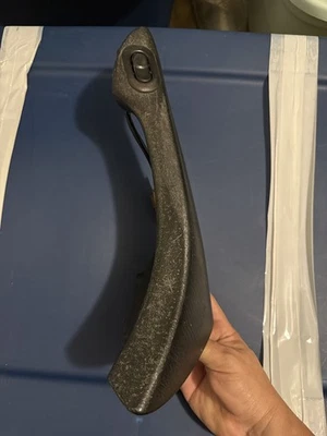 MAZDA MIATA 2001-2005 MANIJA DE PUERTA INTERIOR TIRADOR CONDUCTOR NEGRO (DESTEÑIDO) Foto 1 de 3