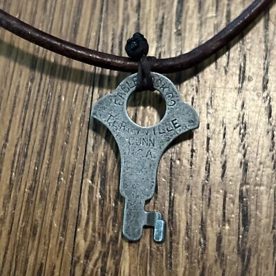 Collar de Cuero Antiguo ABERCROMBIE and FITCH Llave de Metal Envejecido Boho Foto 1 de 2