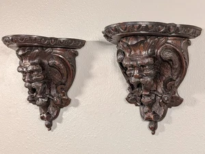 Coppia di antiche mensole da parete in legno rovere francese staffe applique leone gargoyle - Foto 1 di 10