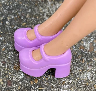 Zapatos de tacón de plataforma Mary Jane púrpura Barbie patrón adolescente vintage Foto 1 de 4