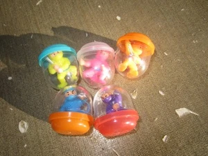 6 VINTAGE GUMBALL CHARMS PRIZES NINJA FIGHTERS DIFFERENT POSES LOT - Picture 1 of 2