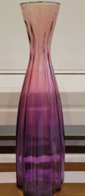 19.5 INCH VIDRIOS SAN MIGUEL AMETHYST AND PINK FLOOR VASE RIBBED 4 LBS 13 OZS - Image 1 of 4