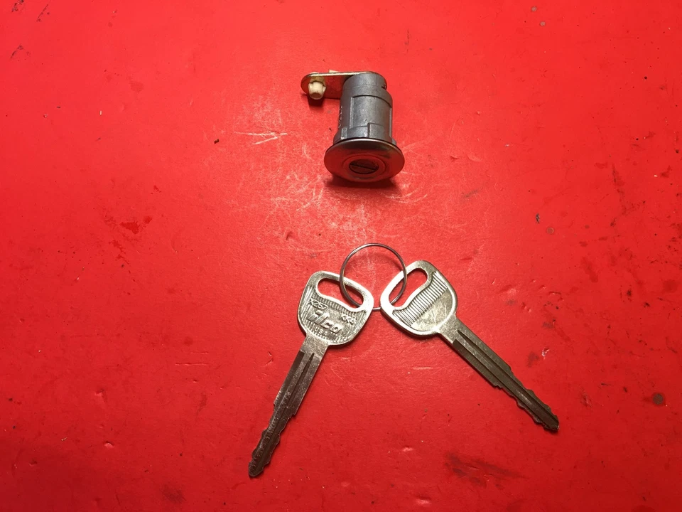 KIA RIO 2001-2005 cilindro de bloqueo de maletero con 2 llaves usado ¡OEM!  Foto 1 de 1