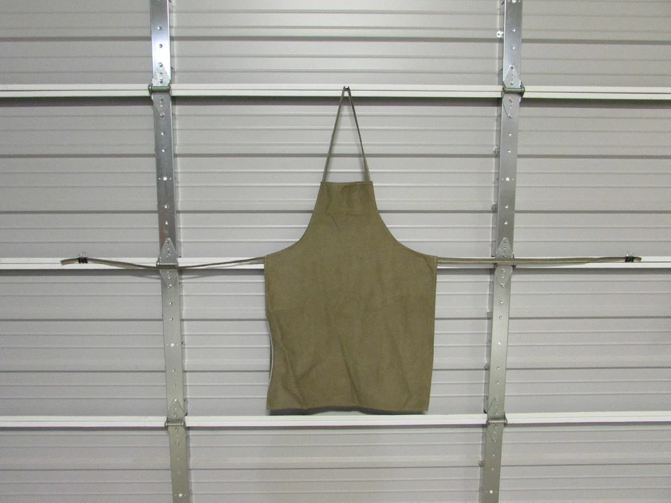 NEW HEAVY DUTY COTTON WORK APRON, 33" x 25", BROWN HORSE (CC) - Image 1 of 1