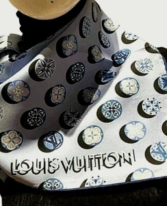 Louis Vuitton 3D Blumen Monogramm hellblau Seidenschal Bandanna M70695 - Bild 1 von 9