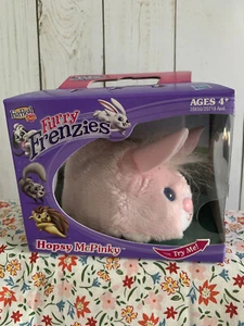 Furry Frenzies Hopsy McPinky Interactive Pink Bunny Hasbro 2010 - Bild 1 von 3