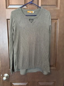 One A Women's Long Sleeve Shirt Women’s sz M Green Keyhole Tunic Top - Picture 1 of 3