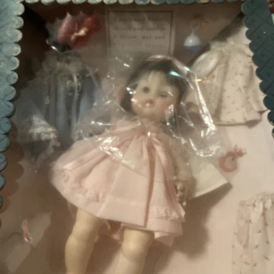 Muñeca bebé Madame Alexander "SWEET TEARS" 1965 de colección nueva en caja de etiquetas de chupete 12" Foto 1 de 4