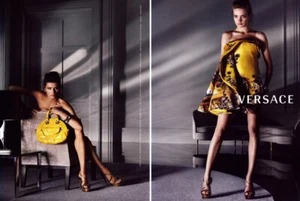 Versace Testino Natalia Vodianova Isabeli Fontana 2-seitige MAGAZINANZEIGE 2008 - Bild 1 von 1