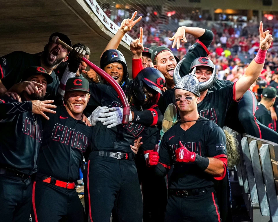 8x10 Photo MATT MCLAIN Cincinnati Reds Rookie Grand Slam Celebration Dugout ELLY - Image 1 of 1