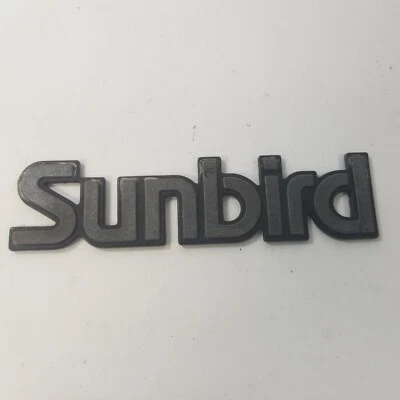 1980 年代正品复古庞蒂亚克 Sunbird 徽章/徽章 — 第 1/4 张图片